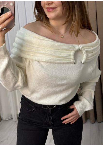 Halka Detaylı Omuz Açık Triko Kazak fırsatları