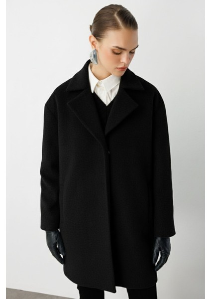 Çıt Çıt Kapamalı Siyah Yünlü Kısa Kaşe Kaban fiyatları