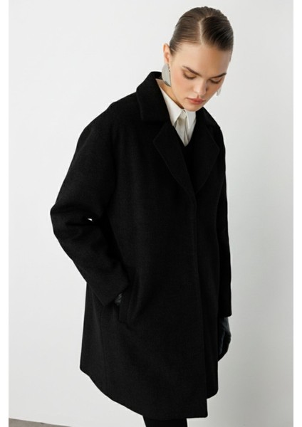 Çıt Çıt Kapamalı Siyah Yünlü Kısa Kaşe Kaban fırsatları