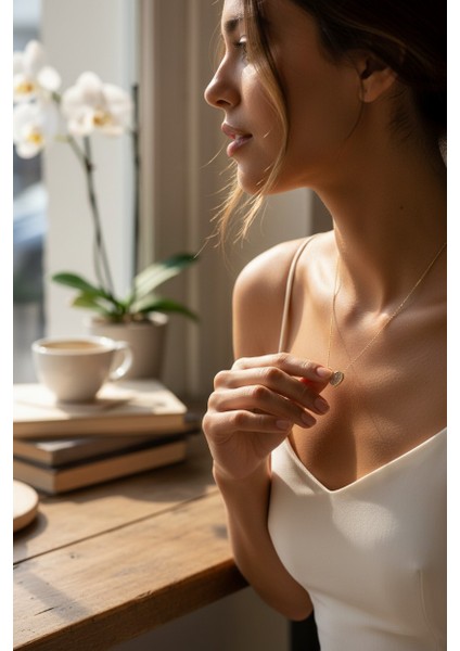 Kalpli Figürlü Zirkon Taşlı 14 Ayar Altın Kolye indirimleri