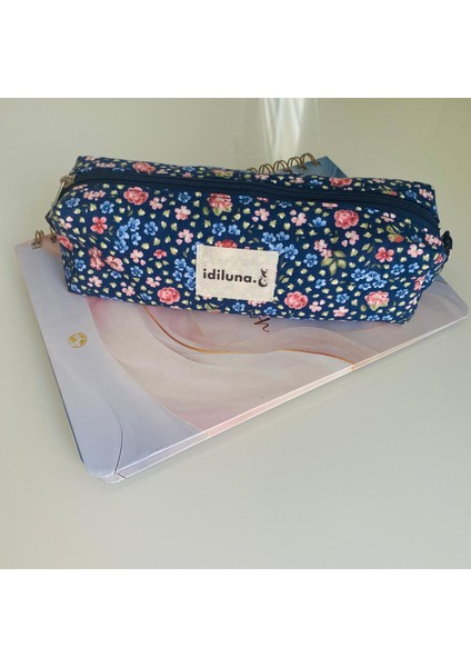 Lacivert Üzerine Çıtır Çiçekli Kalem Kutusu