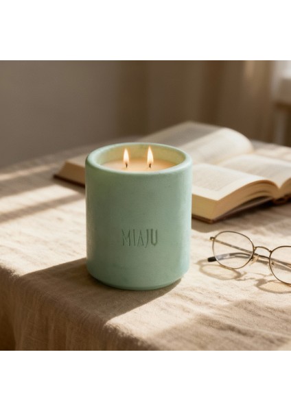 Doğal ve Ferah Görünümlü Çift Alevli Dekoratif Mum, Ev Ortamında Kullanım, Özel Hediye, Yeşil Renk