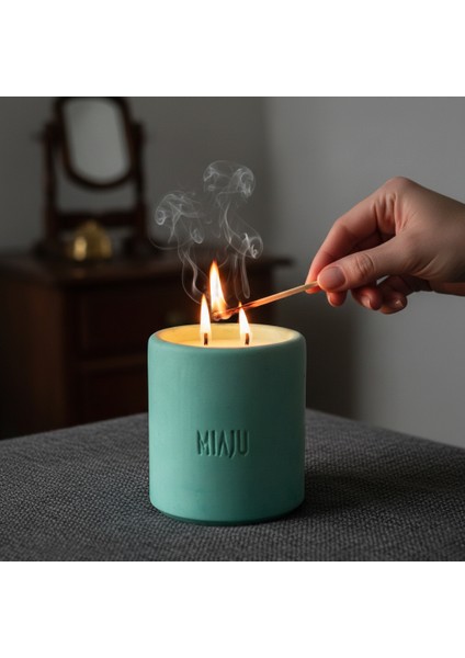 Doğal ve Ferah Görünümlü Çift Alevli Dekoratif Mum, Ev Ortamında Kullanım, Özel Hediye, Yeşil Renk modelleri