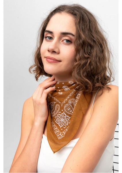 Kahverengi Beyaz Paisley Desenli Bandana