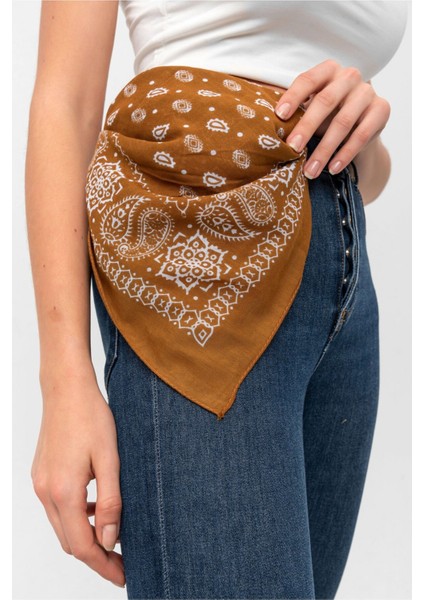 Kahverengi Beyaz Paisley Desenli Bandana modelleri