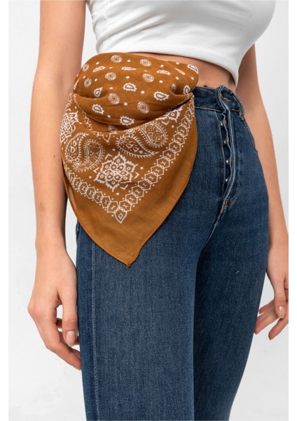 Kahverengi Beyaz Paisley Desenli Bandana fırsatları