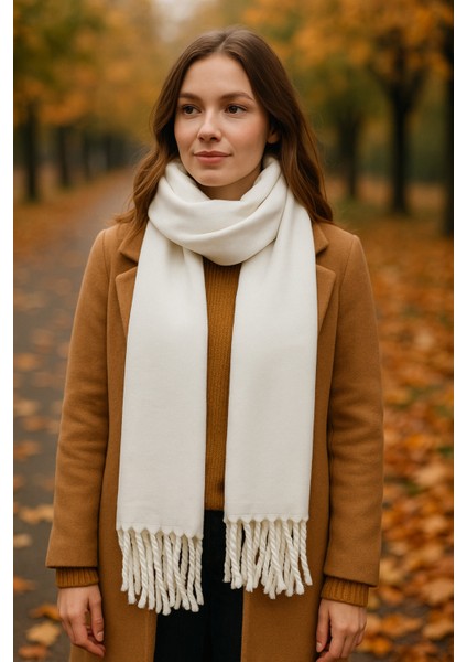 Kadın Beyaz Püsküllü Soft Dokulu Klasik Şal