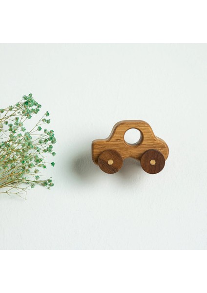 El Yapımı Kahverengi Ahşap Araba, Oyuncak ve Dekor Için Ideal Şık Tasarım
