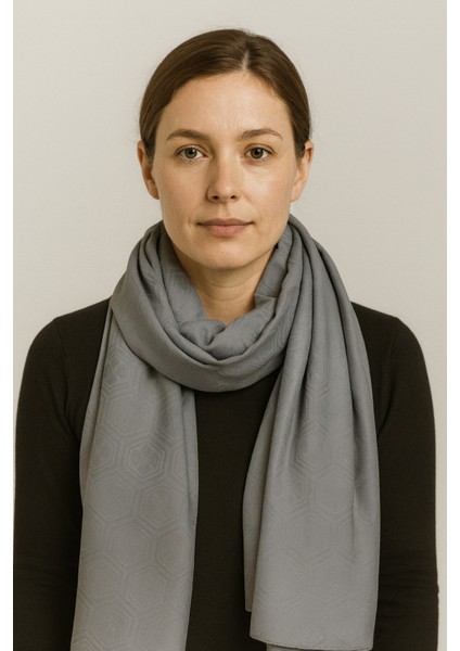 Gri Jakar Desenli Şal - Parlak Dokulu Şık Şal