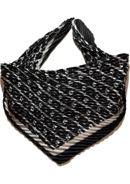 Siyah Beyaz Desenli Piliseli Kadın Fular