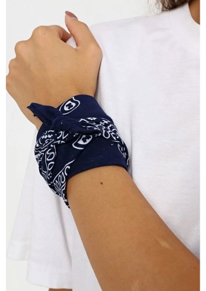Lacivert Beyaz Paisley Desenli Bandana fırsatları