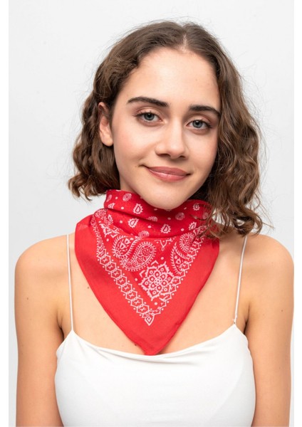Kırmızı Beyaz Paisley Desenli Bandana fiyatları