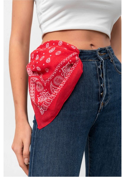 Kırmızı Beyaz Paisley Desenli Bandana fırsatları