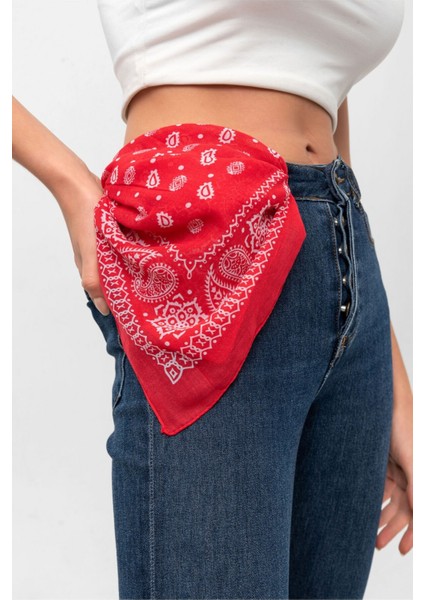 Kırmızı Beyaz Paisley Desenli Bandana indirimleri