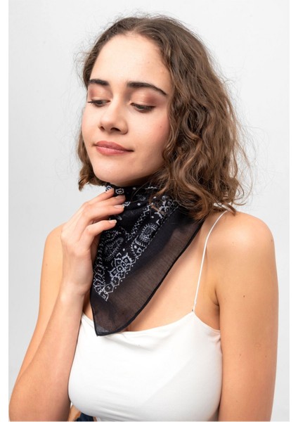 Siyah Beyaz Paisley Desenli Bandana
