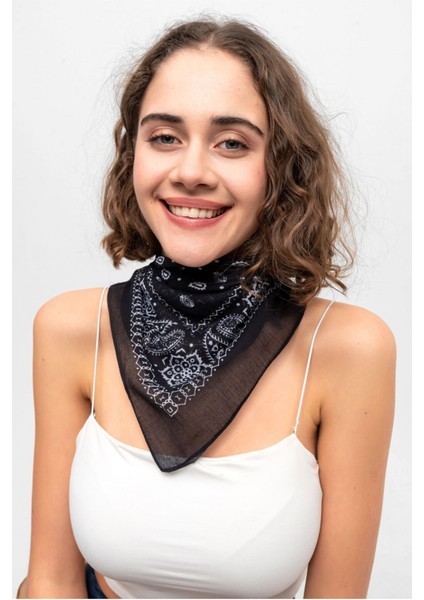 Siyah Beyaz Paisley Desenli Bandana fiyatları