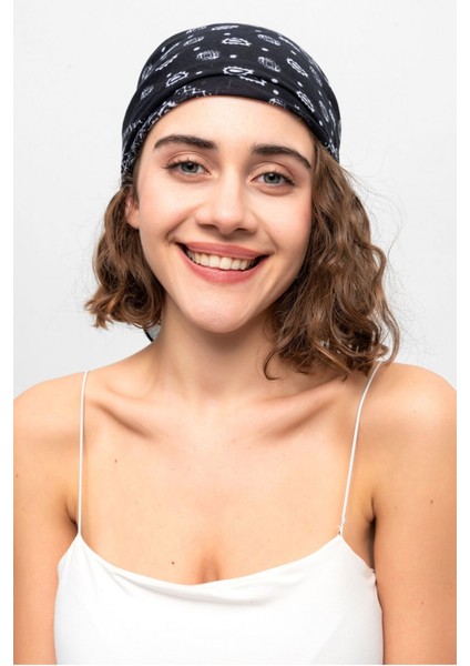 Siyah Beyaz Paisley Desenli Bandana fırsatları