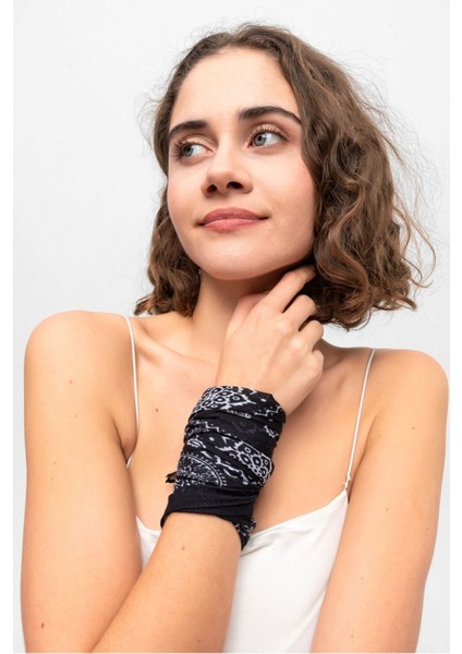 Siyah Beyaz Paisley Desenli Bandana indirimleri