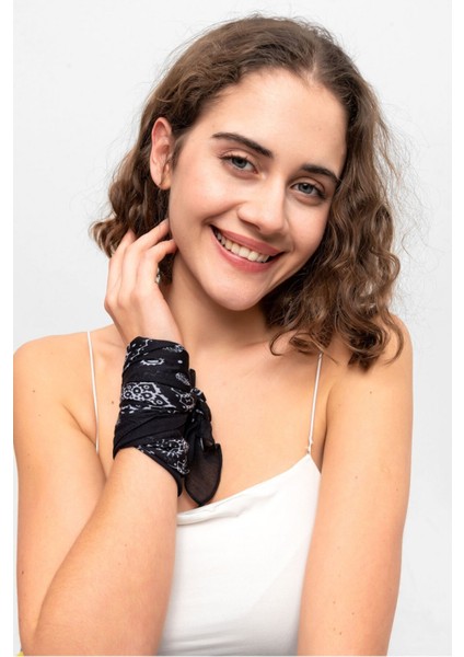Siyah Beyaz Paisley Desenli Bandana