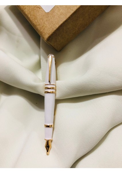 Beyaz Dolma Kalem Broş modelleri