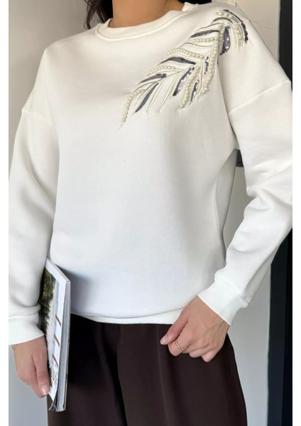 Kadın Bisiklet Yaka Pul Nakışlı Şardonlu Sweatshirt P-00019309