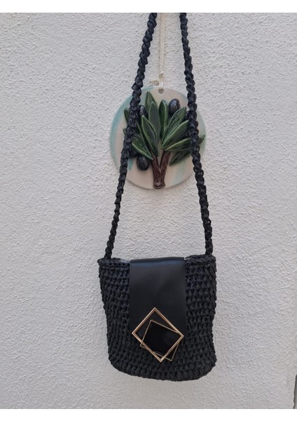 Siyah Rafya Ip El Örgüsü Deri Kapaklı Mini Omuz Çantası 18*17-Rafya Örme Tokalı Kapaklı Şık Mini Çanta-Mini Boy Siyah Rafya Dokulu Omuz Askılı Tığ Işi Çanta