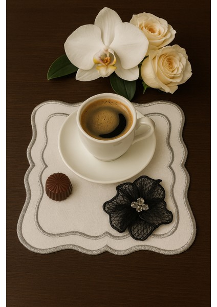Siyah Dantel Çiçek Detaylı Şık Kahve Sunum Peçetesi – El Emeği