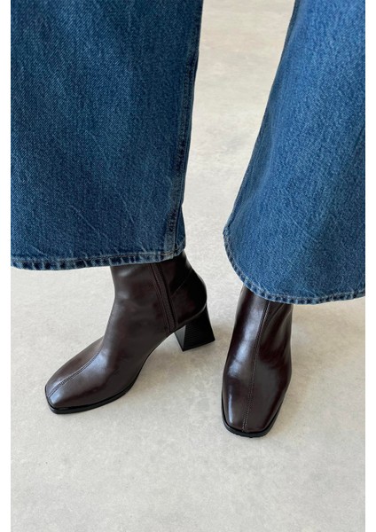 Trew Kadın Streç Topuklu Kırışık Deri Bot Kahve modelleri