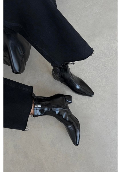 Amor Kadın Küt Kalıp Kırışık Deri Bot Siyah fiyatları