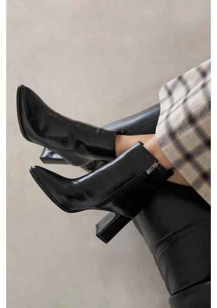 Fergal Kadın Topuklu Kırışık Deri Bot Siyah