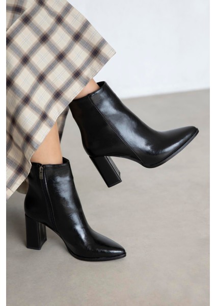 Fergal Kadın Topuklu Kırışık Deri Bot Siyah modelleri