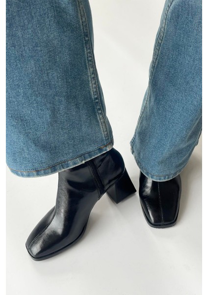 Trew Kadın Streç Topuklu Kırışık Deri Bot Siyah fiyatları