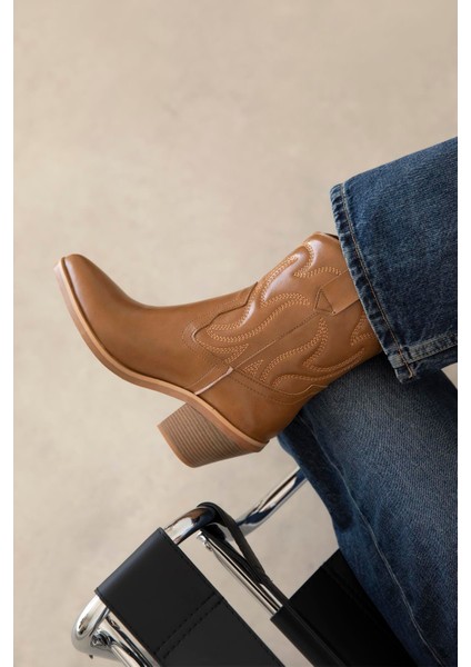 Hadley Kadın Kırışık Deri Topuklu Bot Camel