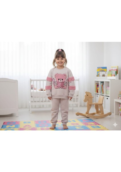 Pembe Peluş Kollu ve Simli Ayıcık Baskılı Kız Çocuk Eşofman Takımı – Açık Gri Melanj
