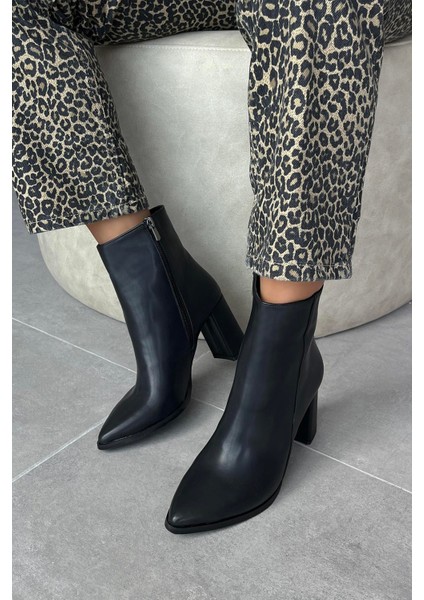 Fergal Kadın Topuklu Deri Bot Siyah