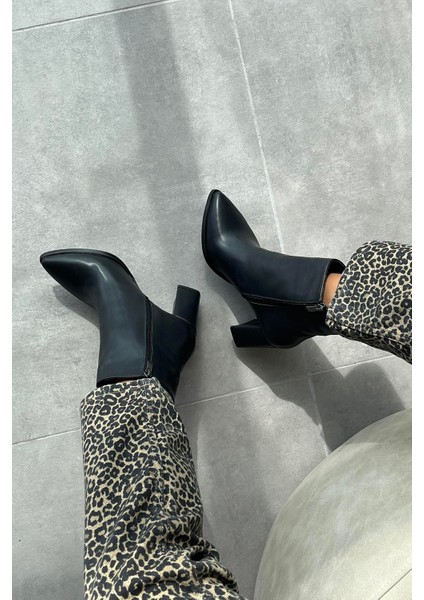 Fergal Kadın Topuklu Deri Bot Siyah modelleri