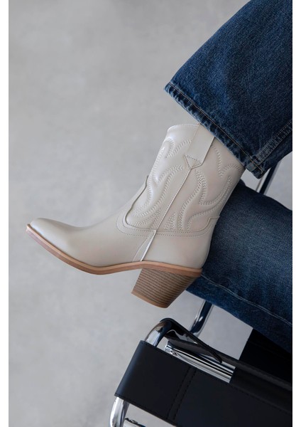 Hadley Kadın Kırışık Deri Topuklu Bot Bej fiyatları