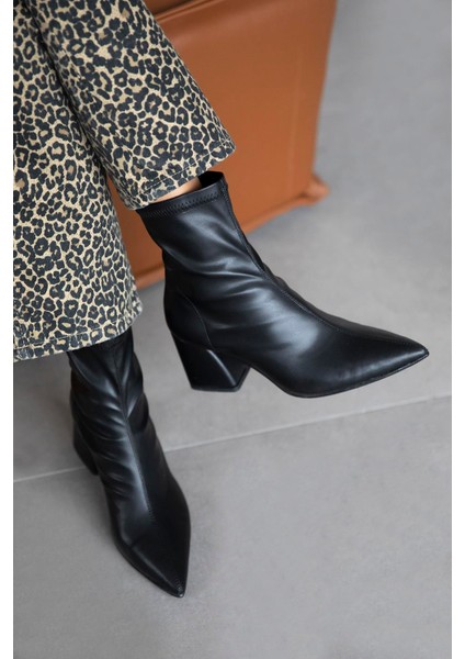 Garcia Kadın Streç Sivri Kalıp Deri Bot Siyah