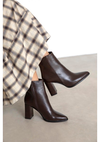 Fergal Kadın Topuklu Kırışık Deri Bot Kahve