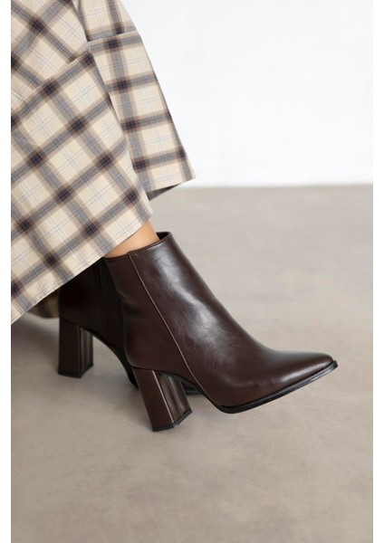 Fergal Kadın Topuklu Kırışık Deri Bot Kahve fiyatları