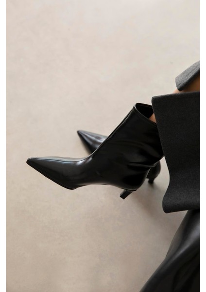 Zoey Kadın Pino Ökçe Kırışık Deri Bot Siyah