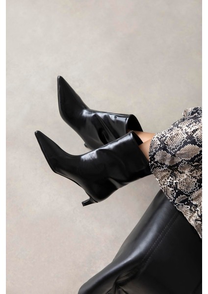 Zoey Kadın Pino Ökçe Kırışık Deri Bot Siyah fiyatları