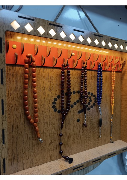 Tesbih Dolabı Işıklı Tesbih Standı 23 Askılı Adaptör Dahil ( Kahverengi )