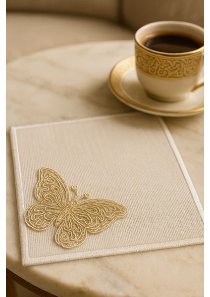 El Nakışı Altın Kelebek Motifli Kahve Sunum Altlığı – Inci Detaylı, El Işçiliği Premium Tasarım