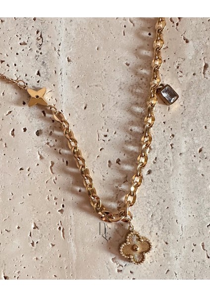 GOLD YONCA ÇİÇEK KOLYE fırsatları