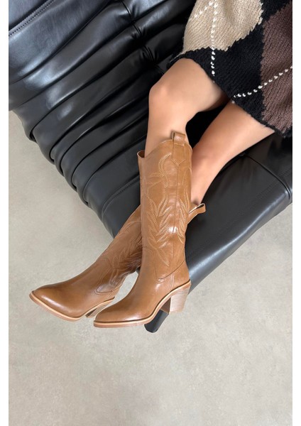 Ruby Kadın Nakış Detay Kırışık Deri Çizme Camel modelleri