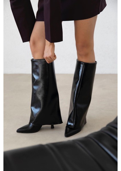 Adelin Kadın Tozluk Detay Kırışık Deri Çizme Siyah