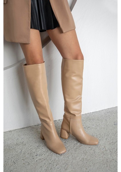 Scuti Kadın Küt Burun Deri Çizme Ten