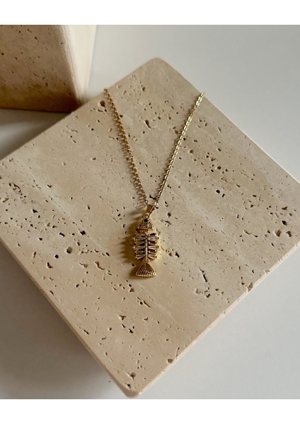 TAŞLI BALIK KILÇIĞI KOLYE