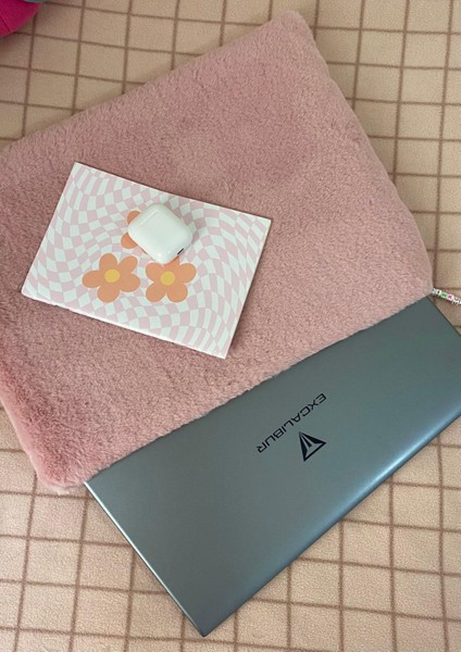 Peluş Kumaş Notebook & Tablet Çantası Kılıfı (Renk Seçenekli) (11 • 13 • 16 Inç Seçenekli) modelleri